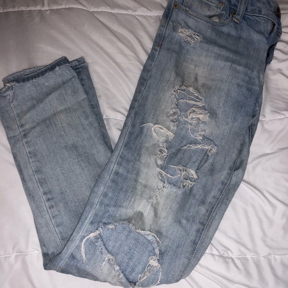 Light wash, distressed jeans!
